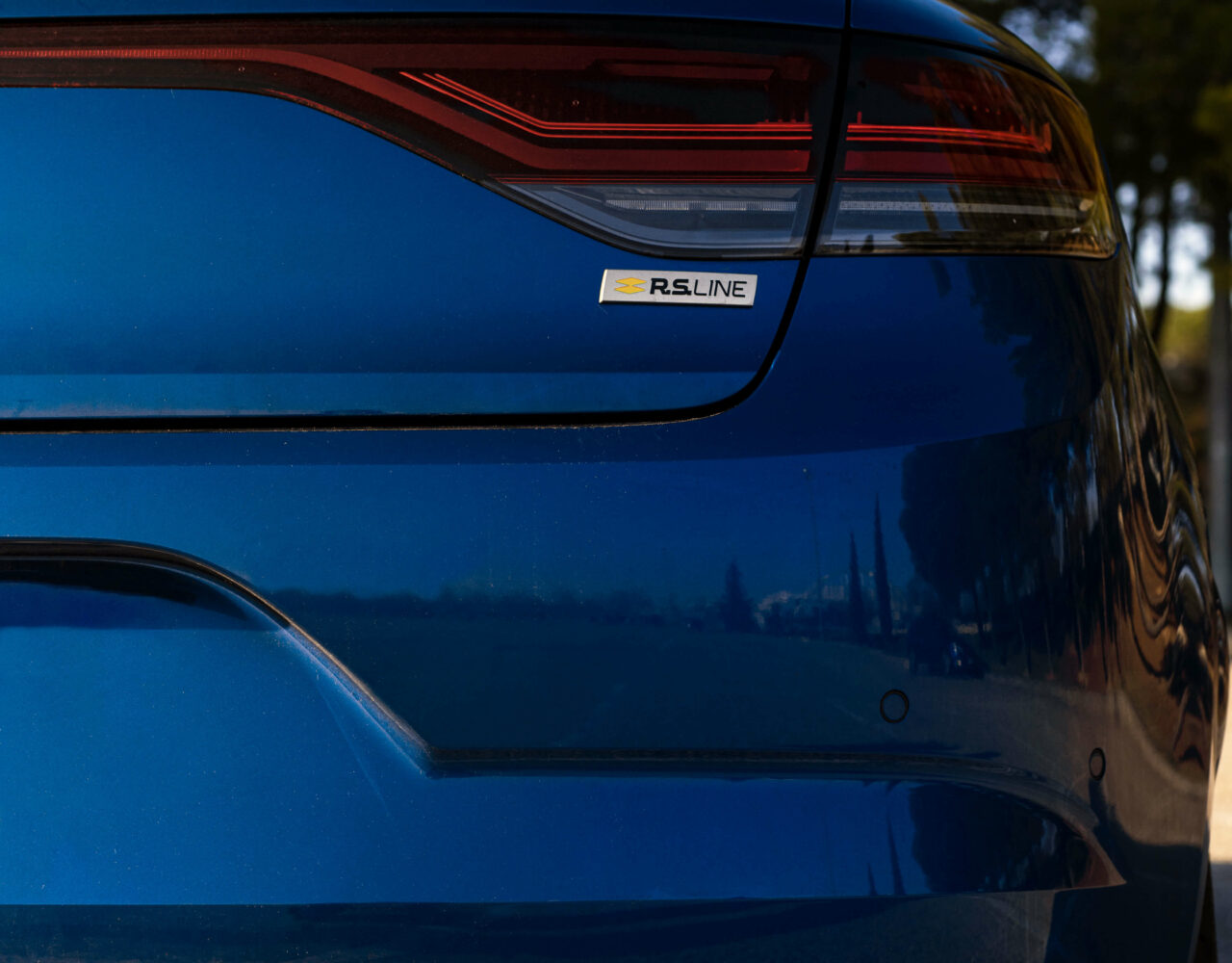 Captura de los faros traseros del Renault Megane RS Line durante una sesión de fotos - Reportaje fotográfico - Fotografía profesional de Warmedia.