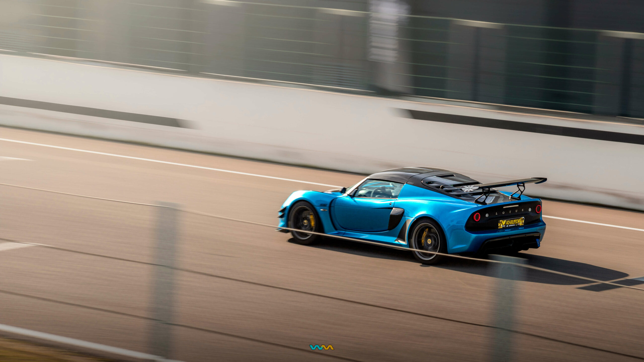 Barrido de un Lotus Exige en plena acción en Ultima Vuelta Trackdays en el Jarama - Fotografía de Warmedia