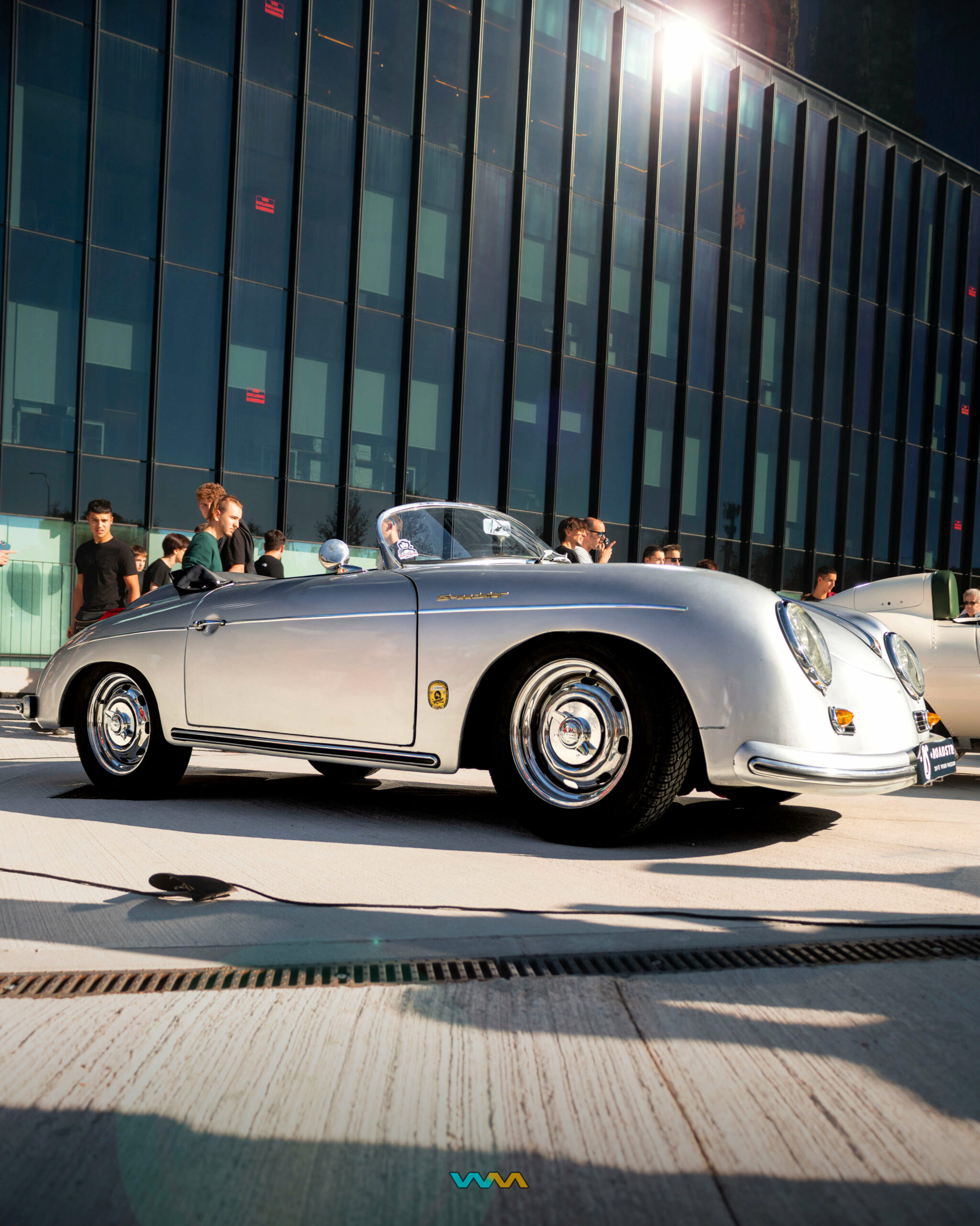 Roadstr en espacio Caleido Madrid -porsche 356 speedster año 1956 coche clásico alemán. Warmedia Fotografía