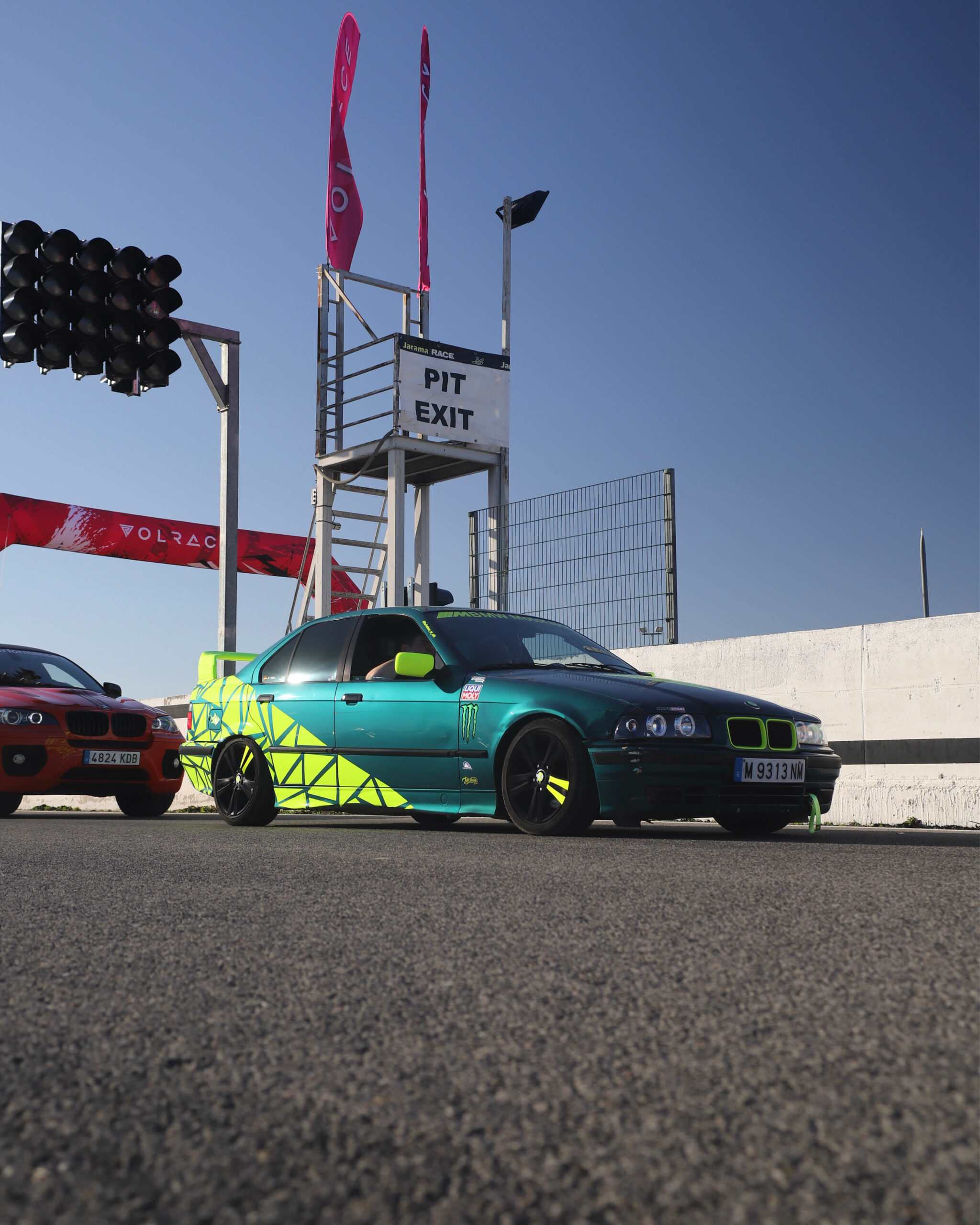 Fotografía del evento de Volrace en el Jarama. Bmw e36 vinilado