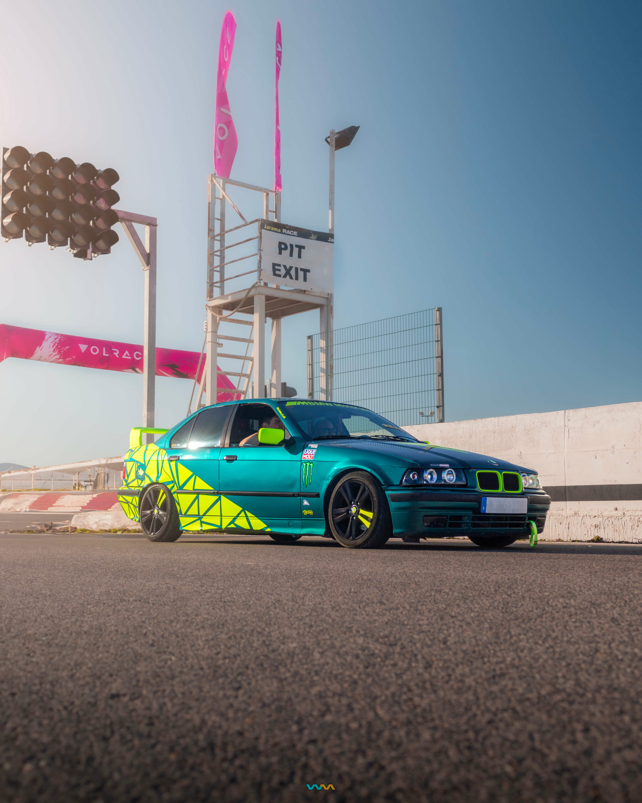 Fotografía del evento de Volrace en el Jarama. Bmw e36 vinilado