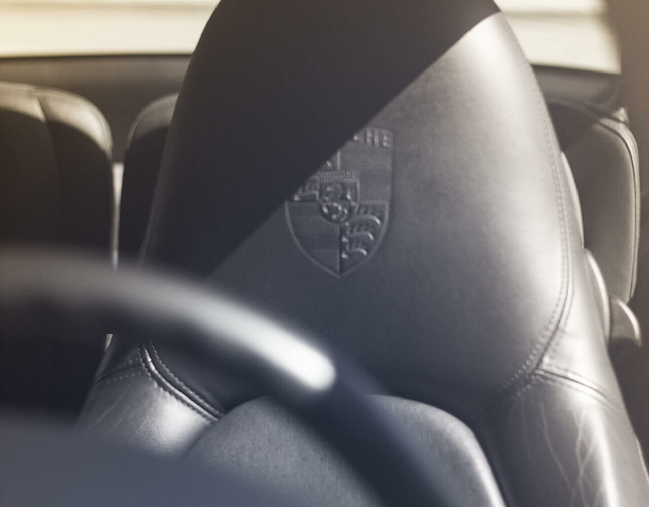Detalle del asiento del conductor del Porsche 911 Carrera durante sesión de fotos