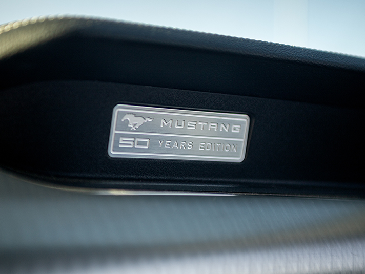 Placa 50 Years Edition Mustang GT