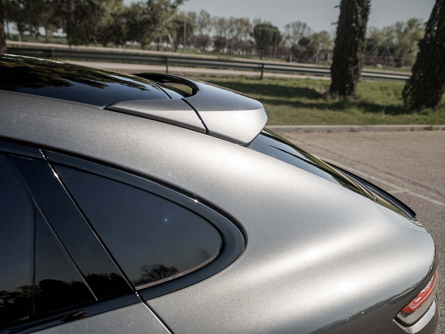 detalle aleron trasero porsche cayenne coupe gris antracita
