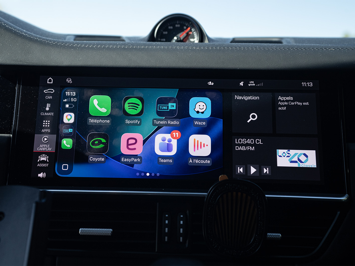pantalla con apple carplay en porsche cayenne coupe interior