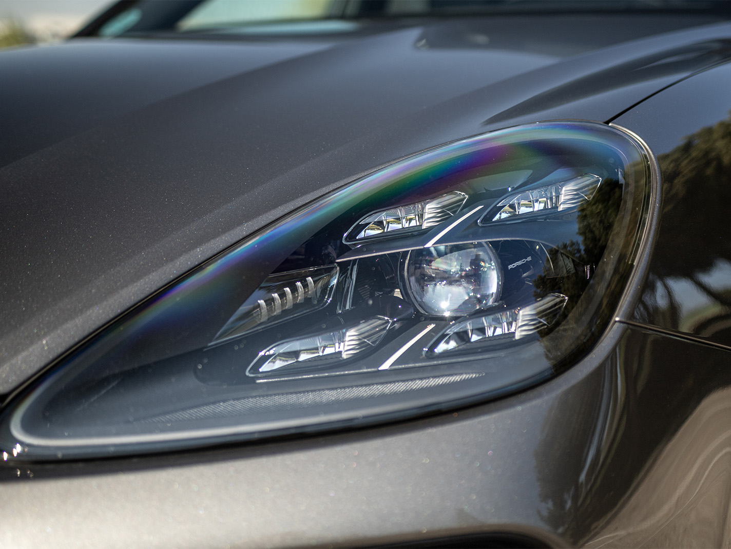 detalle faro delantero porsche cayenne coupe