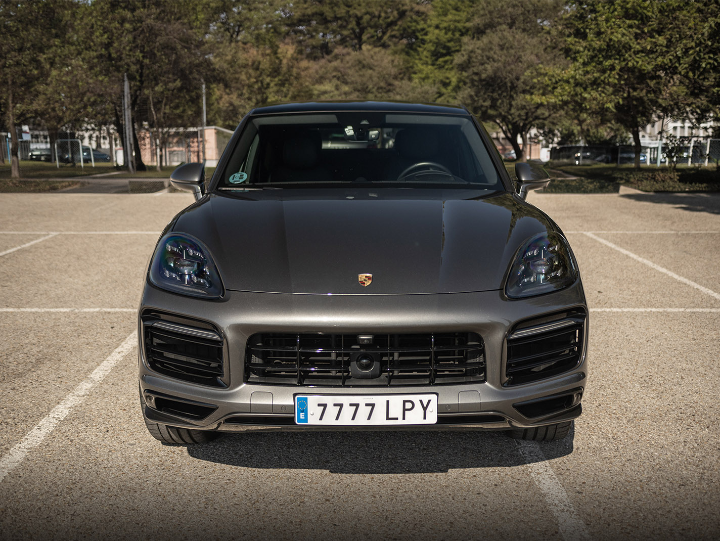 porsche cayenne coupe gris antracita vista frontal en madrid