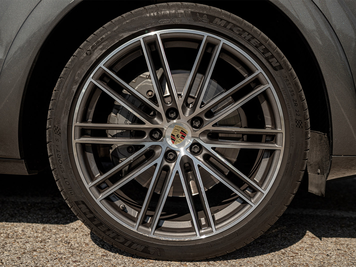 detalle llanta porsche cayenne coupe