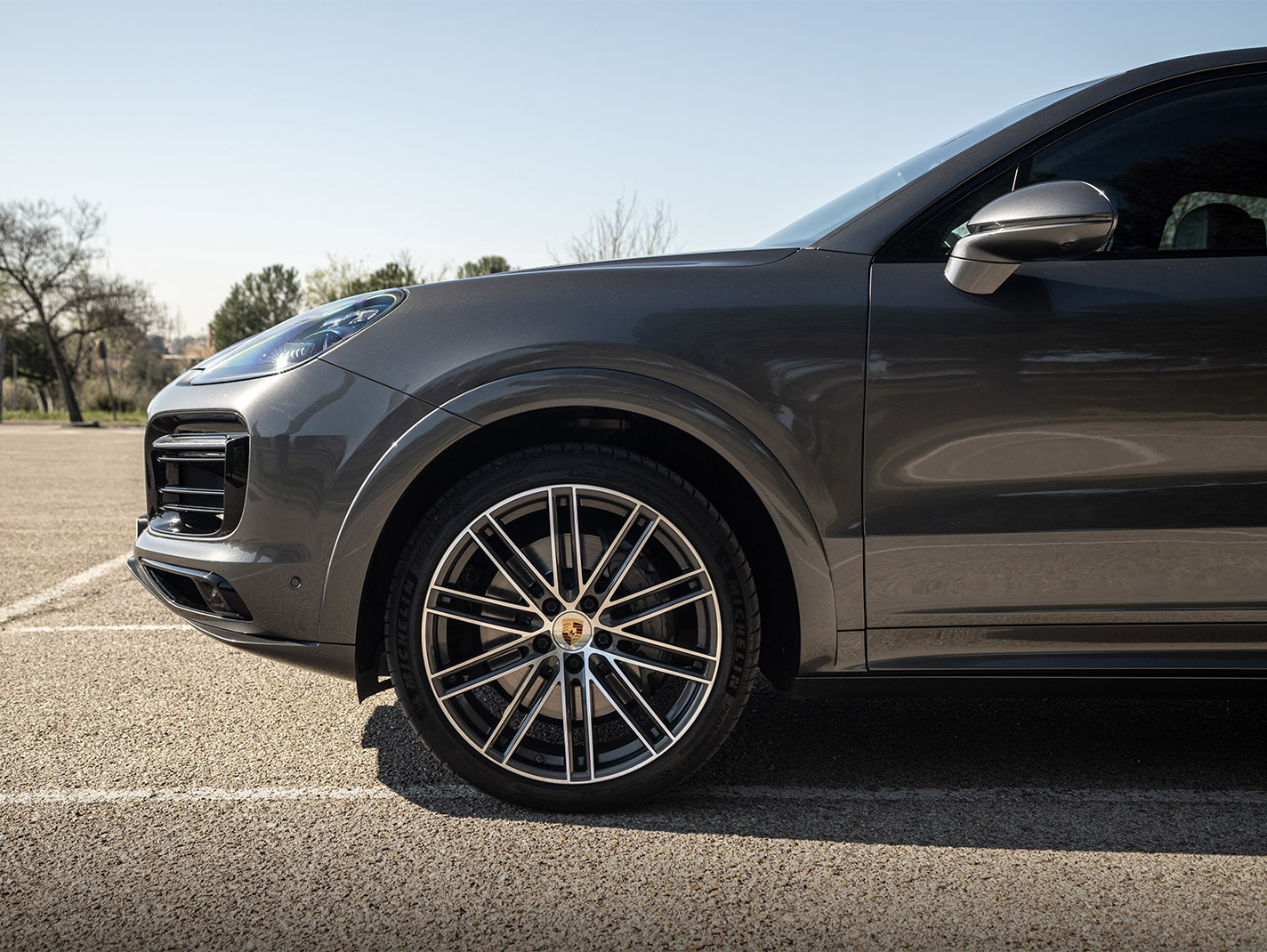 porsche cayenne coupe perfil delantero vista lateral
