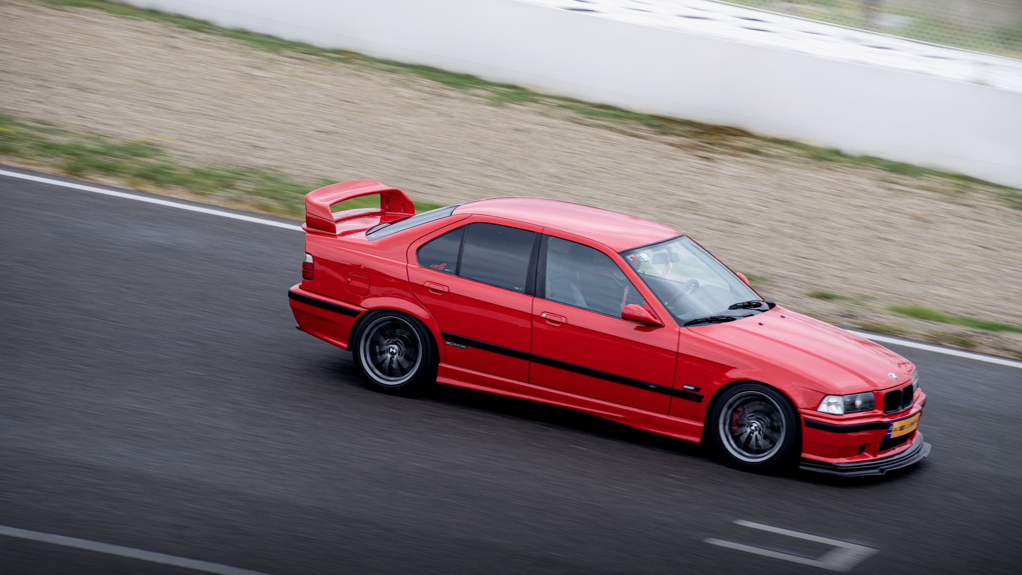 fotografia-tandas-circuito-jarama-bmw-m3-e36-rojo-recta-picado