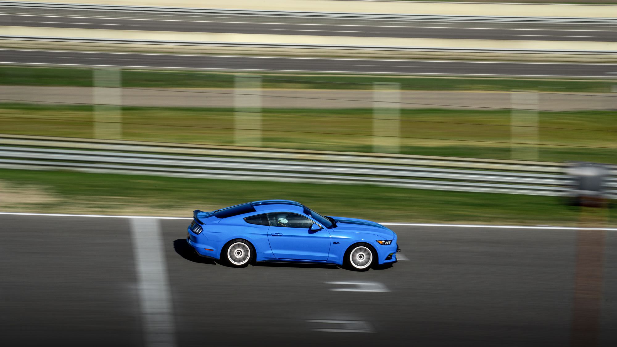 fotografia-tandas-circuito-jarama-ford-mustang-azul-recta
