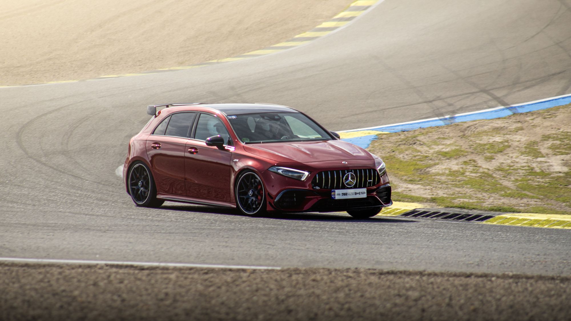 fotografia-tandas-circuito-jarama-mercedes-amg-a45-rojo-curva