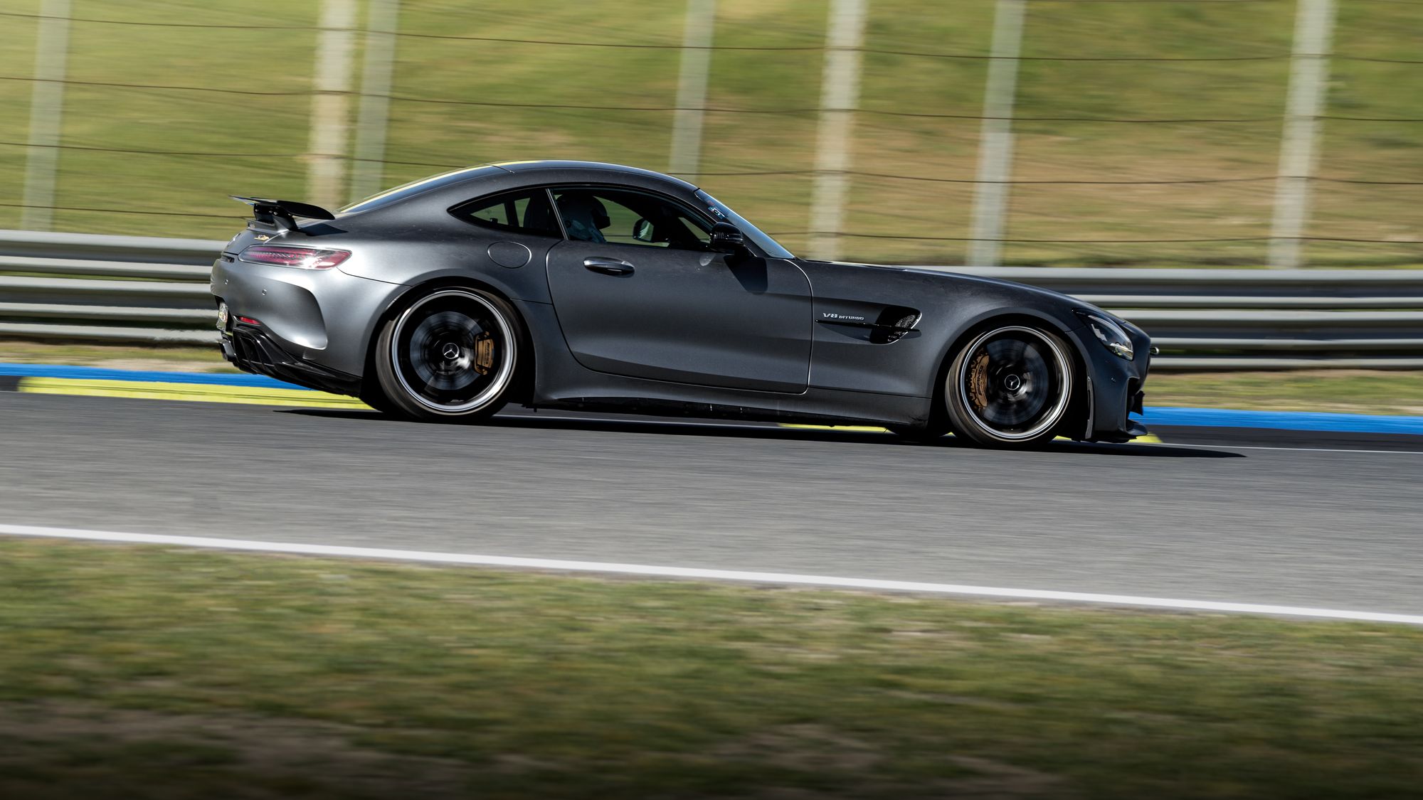 fotografia-tandas-circuito-jarama-mercedes-amg-gtr-gris-recta
