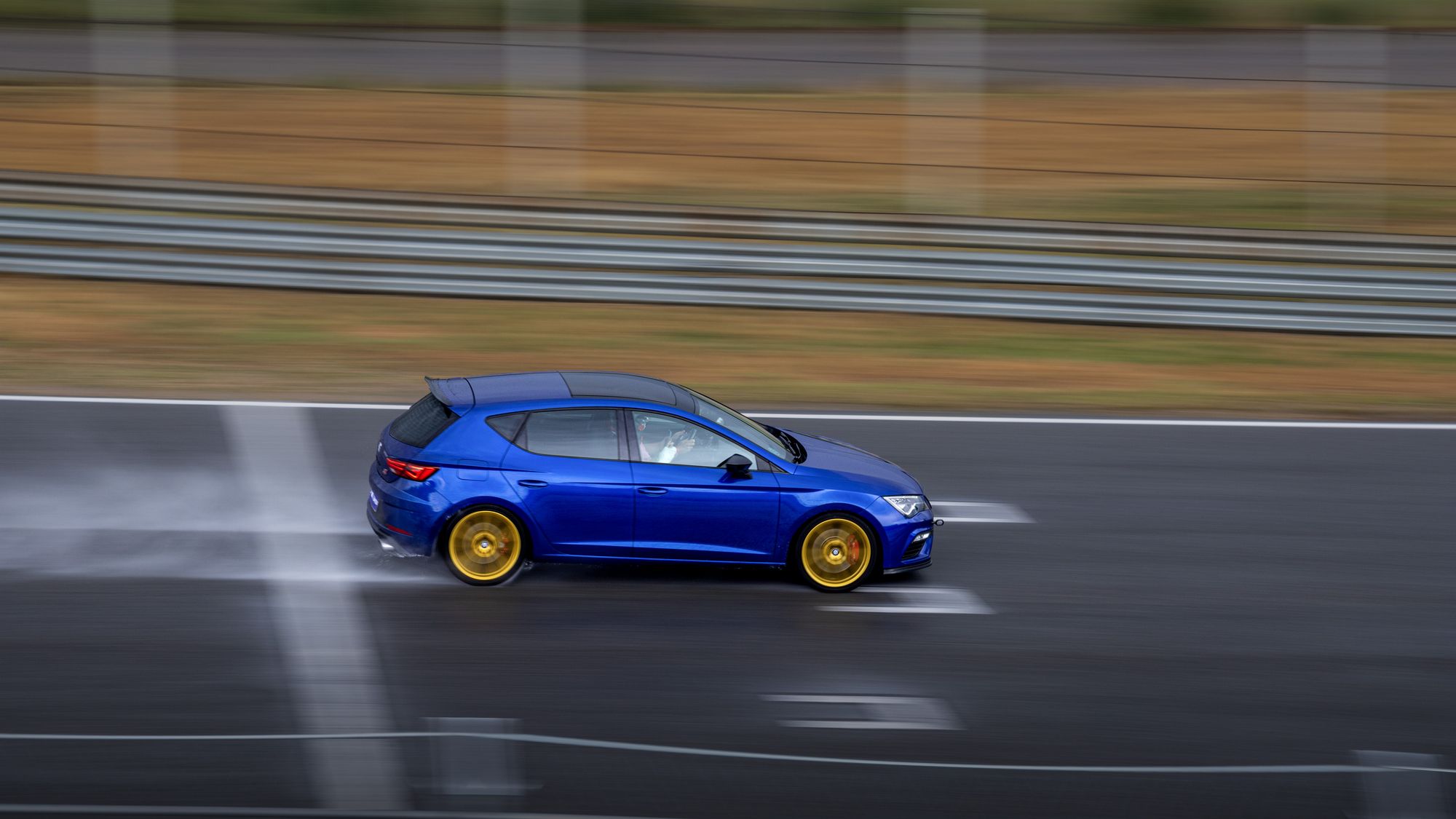 fotografia-tandas-circuito-jarama-seat-leon-cupra-azul-lluvia-recta