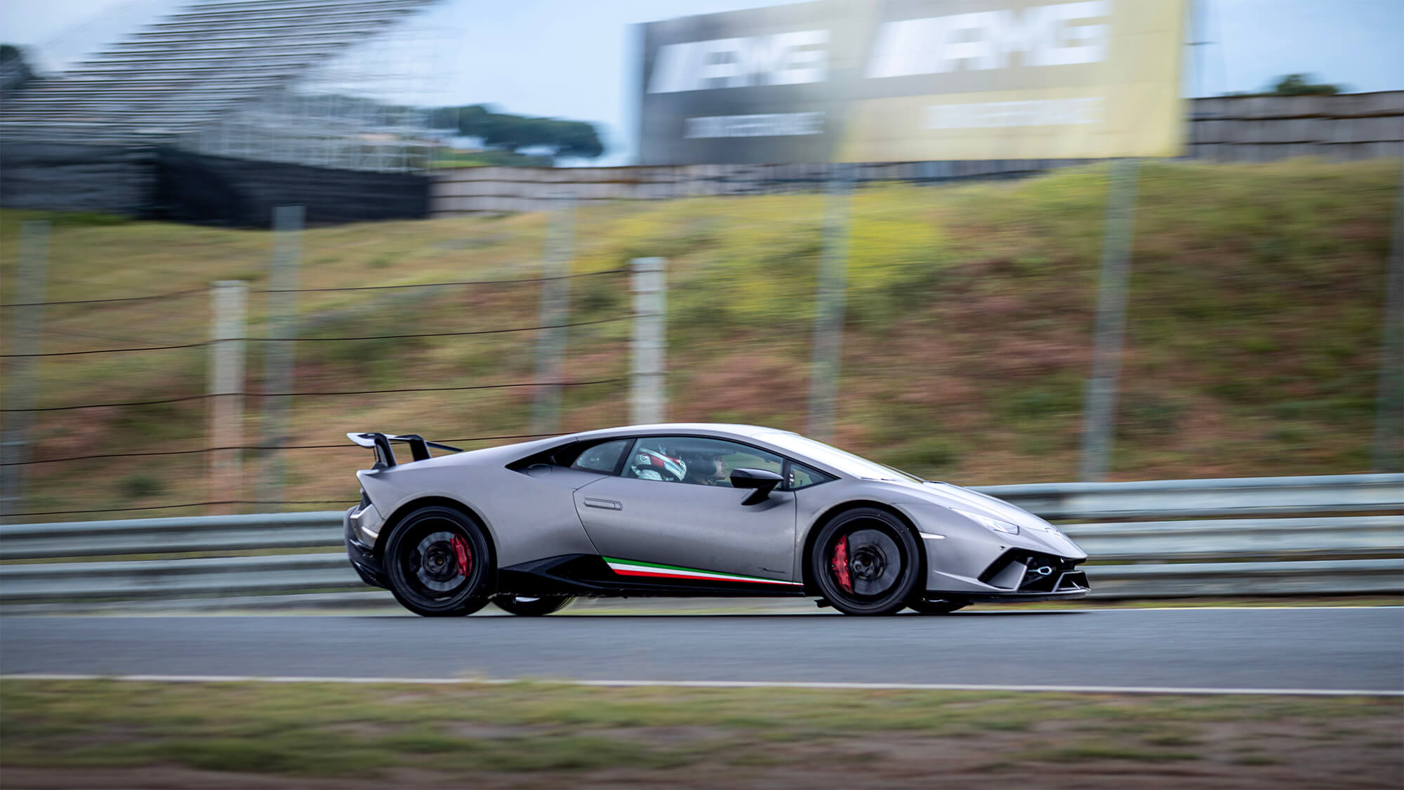Lamborghini Huracán rodando en el Circuito del Jarama